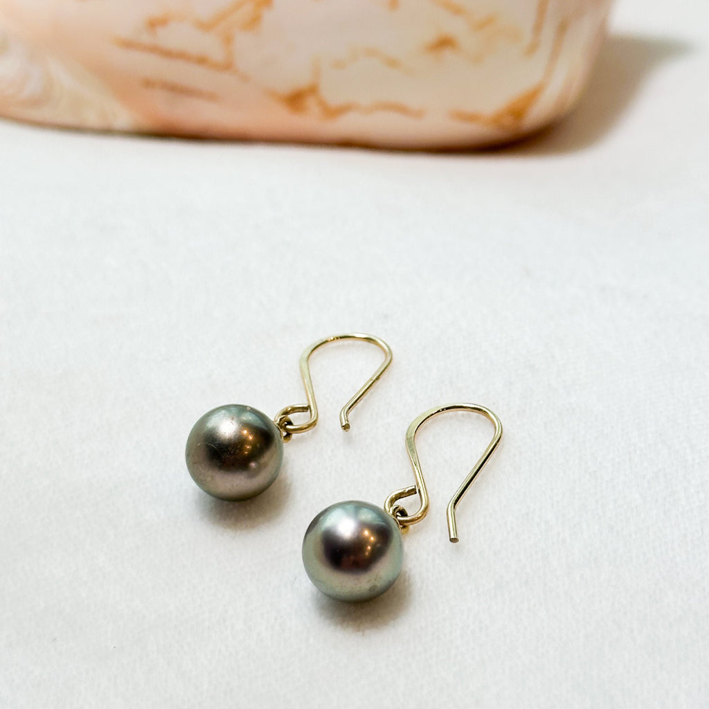 gold-earrtings-pearls
