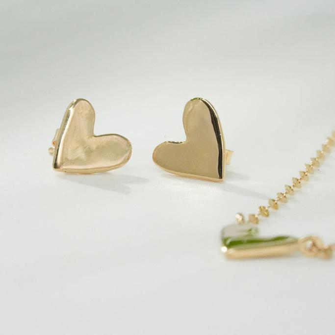 mi-amor-heart-stud-earrings